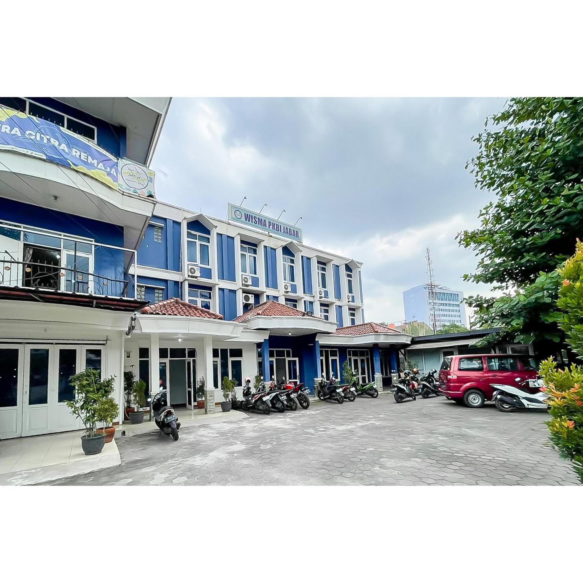 Wisma Pkbi Jabar Mitra Reddoorz Bandung Bagian luar foto